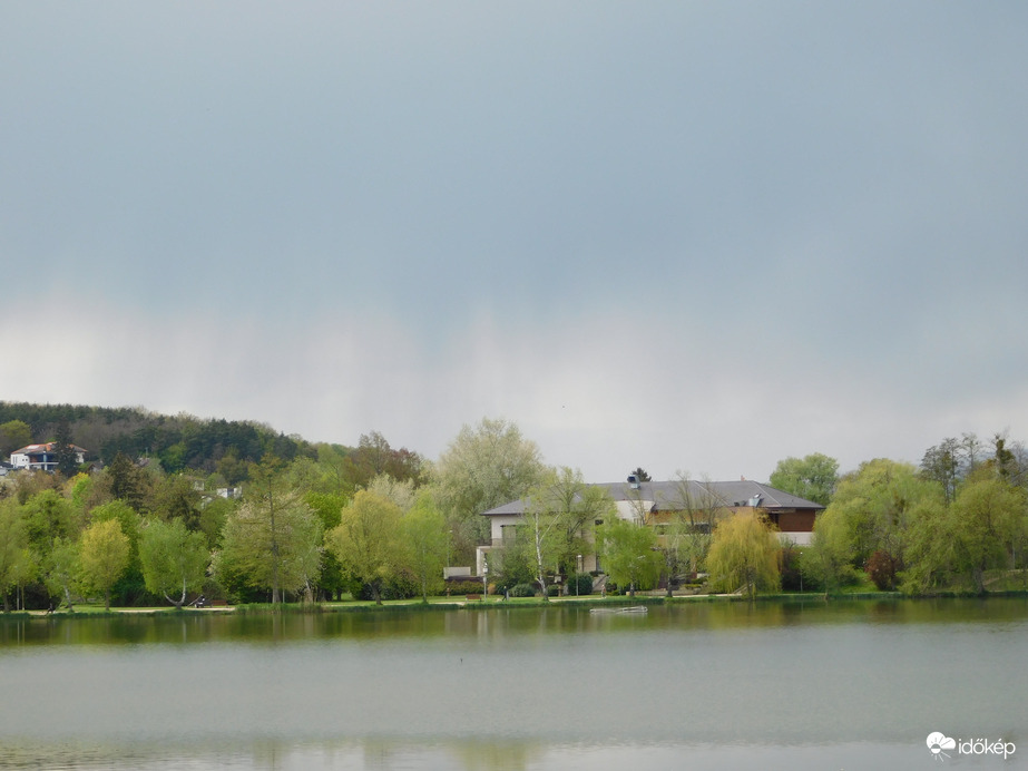 "Lóg az eső lába!"