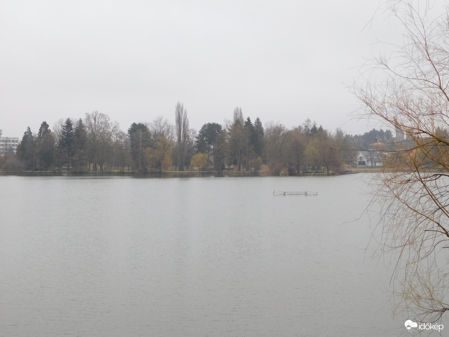 Szürkeség a délelőtti csepergés után