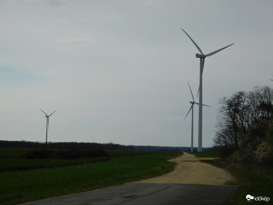 Szélerőmű park(részlet) Ikervár