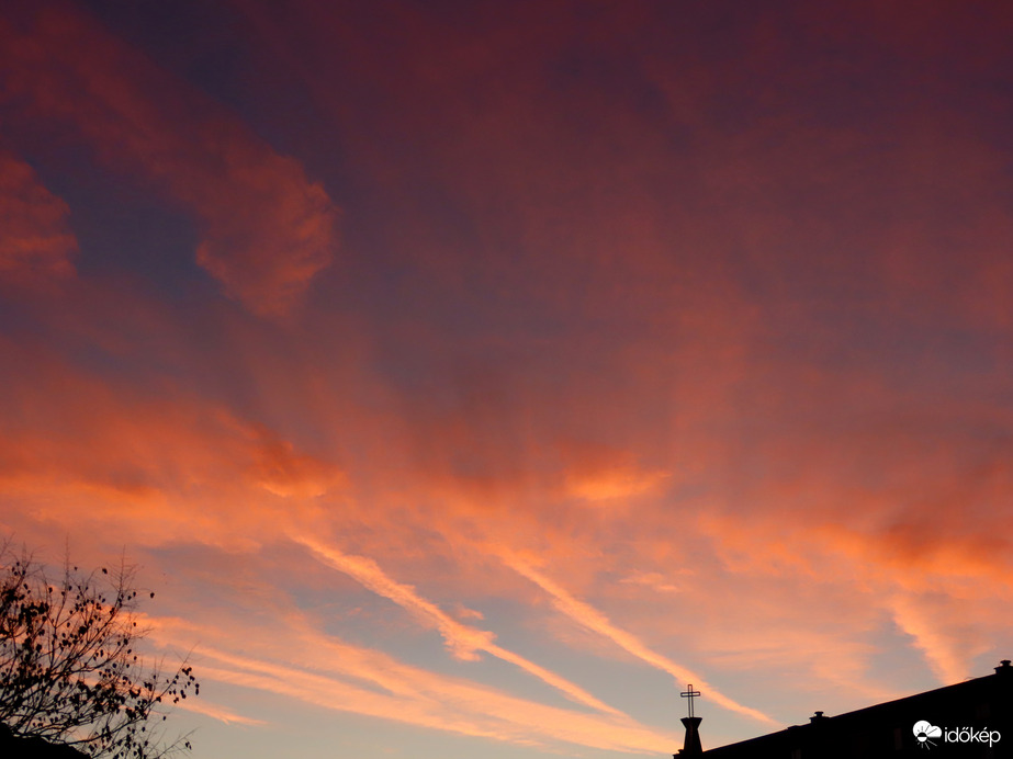 Pirkadati színek a magasban