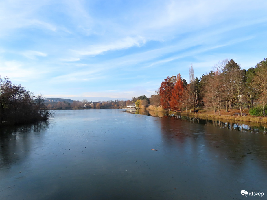 A Csónakázó-tó vize majdnem teljesen befagyott