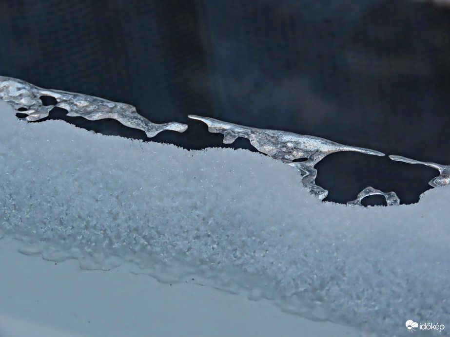 Jégminták az ablakpárkányon