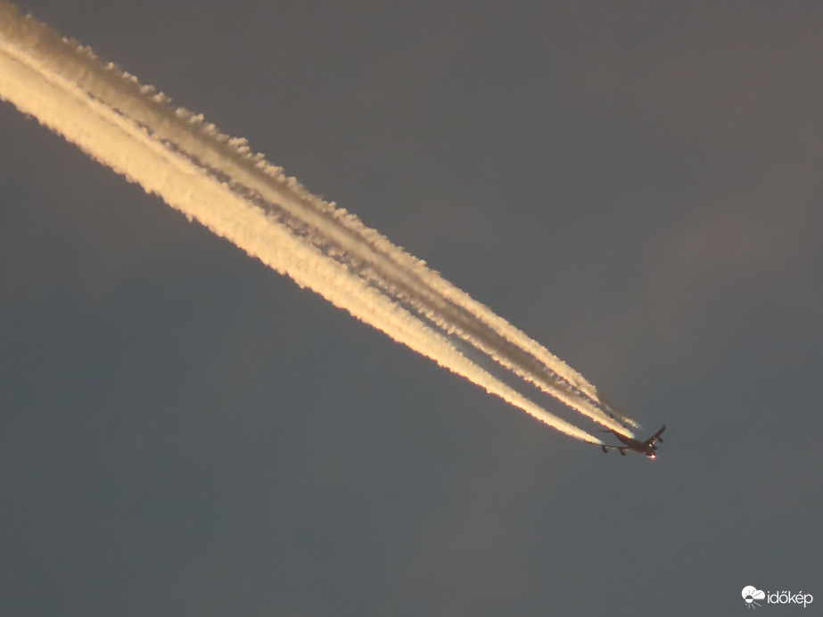 Napkelte fényében suhanó