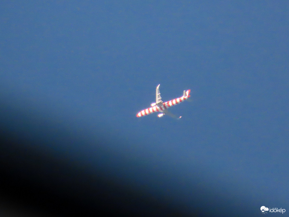 Csíkos repülőgépet láttam