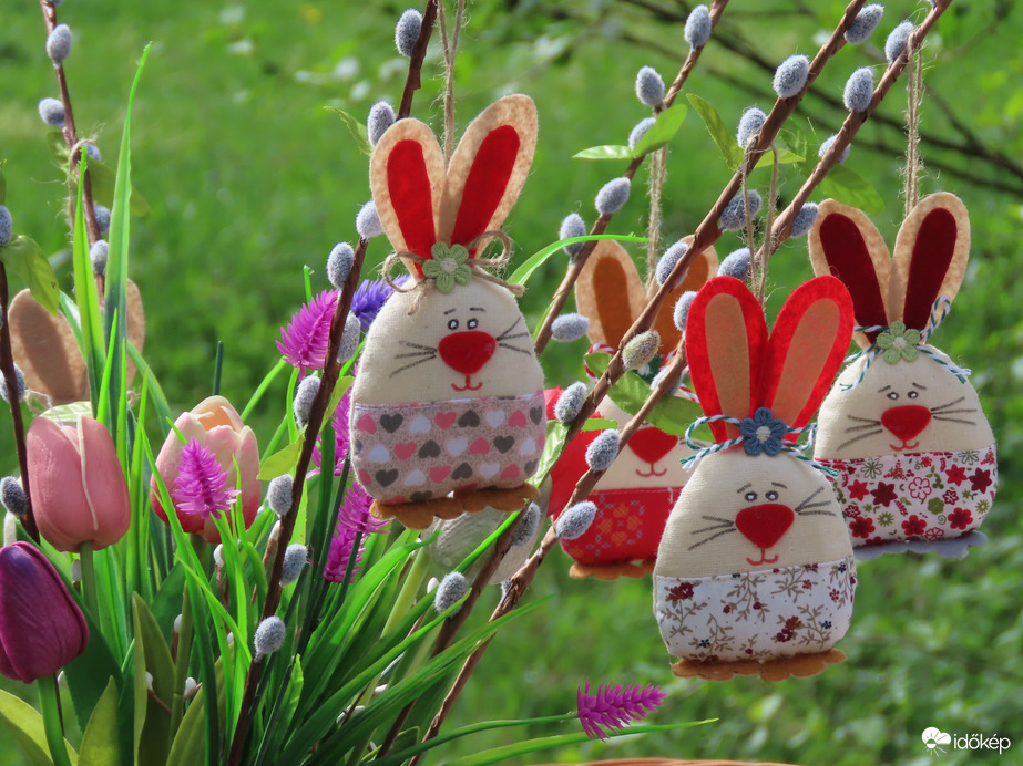 Húsvéthétfő a Falumúzeumban: díszek barkaágon