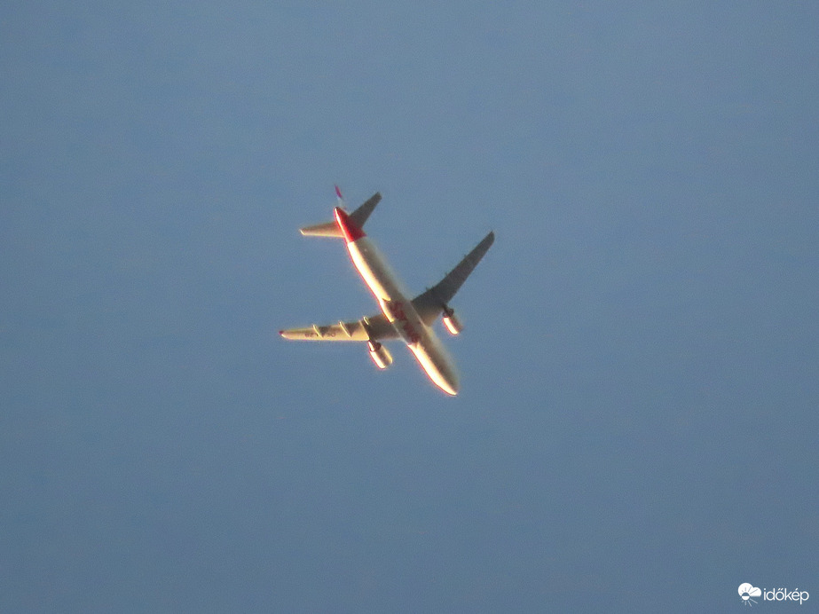 Suhanás a kelő Nap fényében