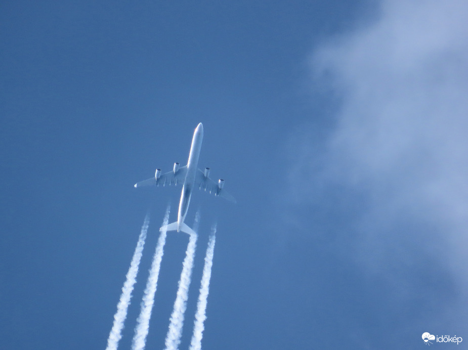 Száguldás a felhők közé