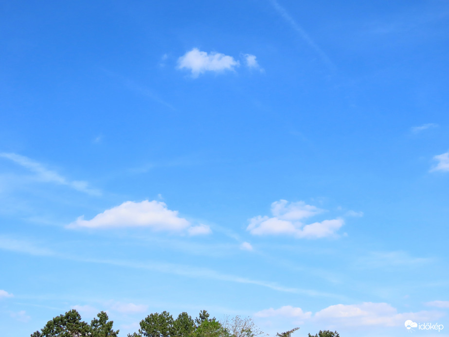 Délutáni felhőcskék