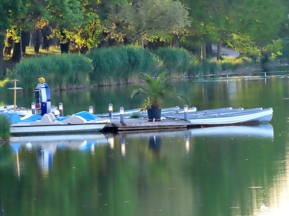 Még pihennek a csónakok