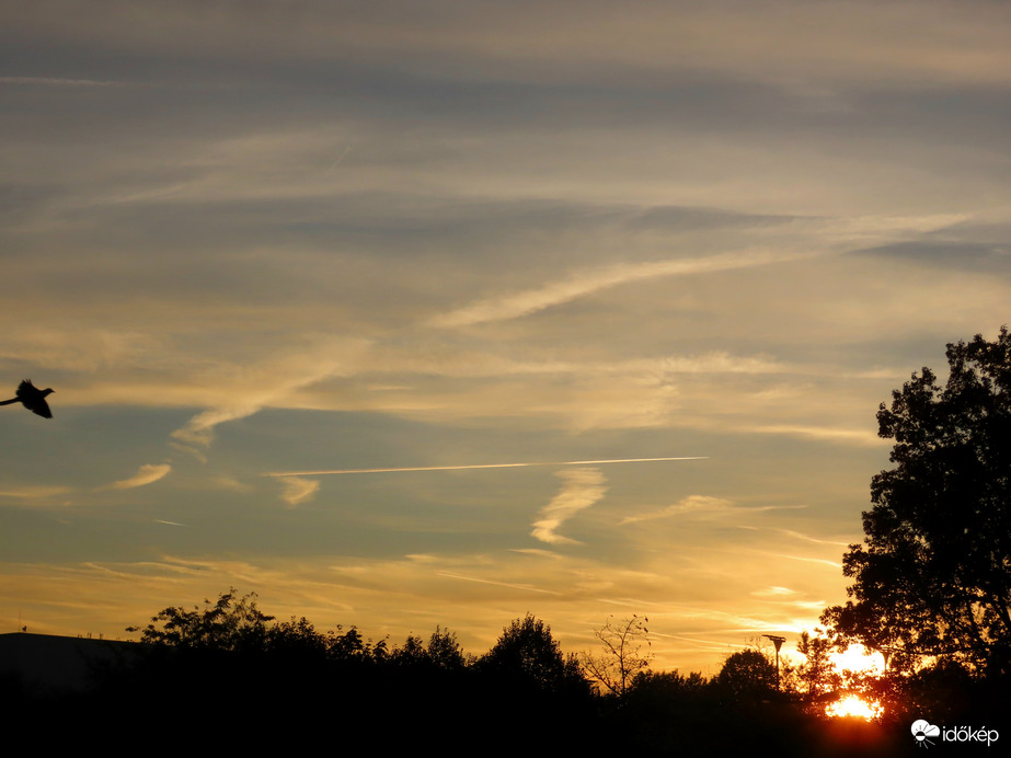 Napkelte fényei a magasban