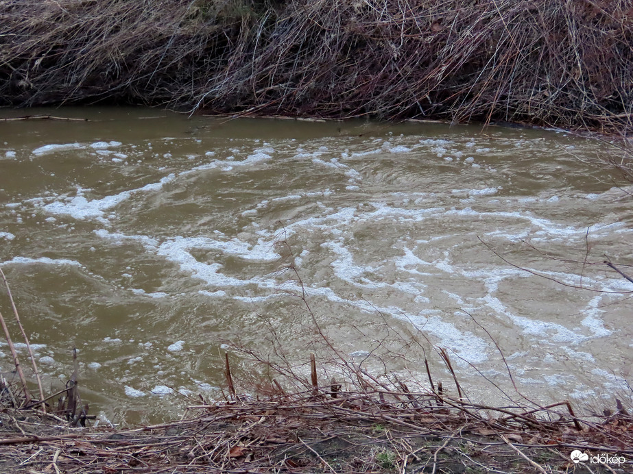 Habosan rohanó víz