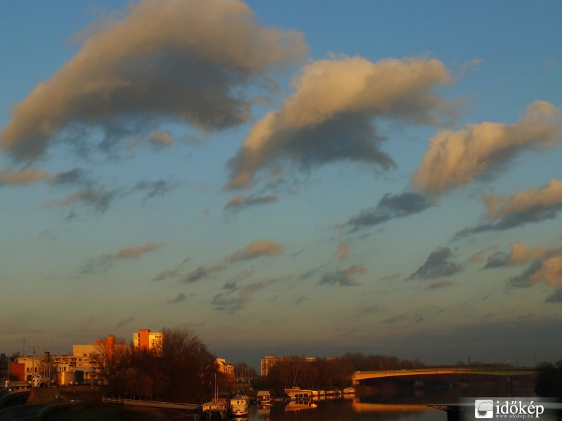 "Aranyhíd, aranyváros" :-)