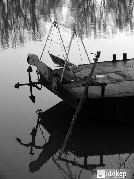 Nem mozdulnak a tiszai hajók