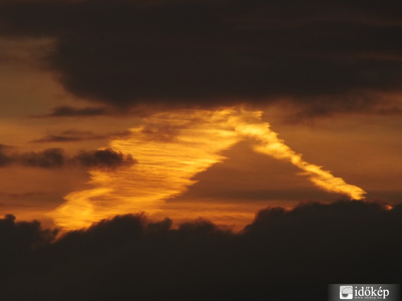 Lángoló háromszög