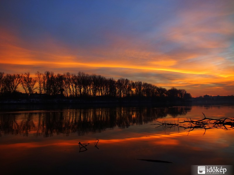 Szikrázó narancssárgával zárta a napot Szeged