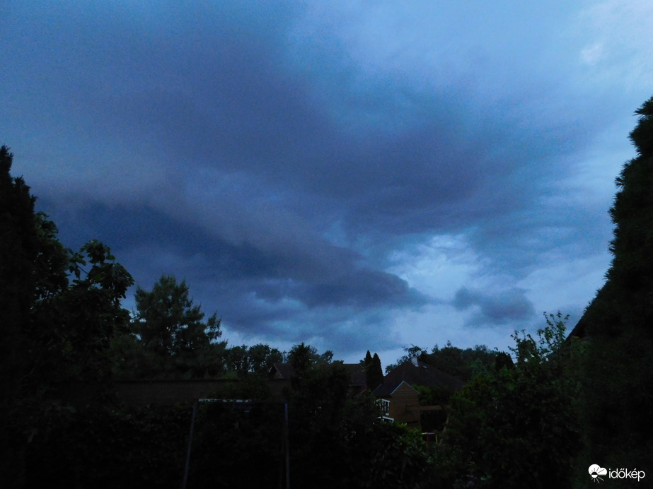 valami jött, de nem az igazi