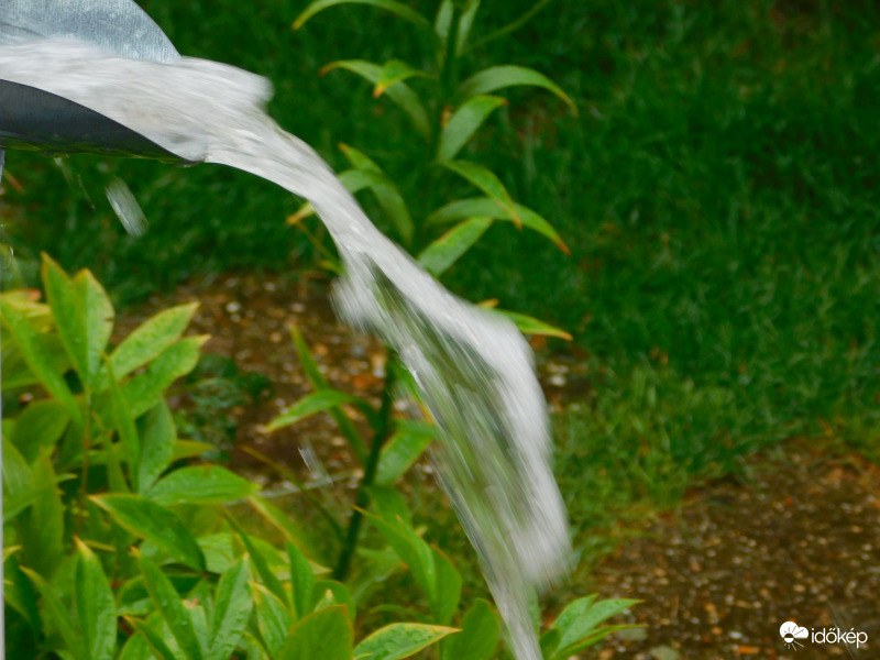 délutáni  pár perces zápor a semmiből
