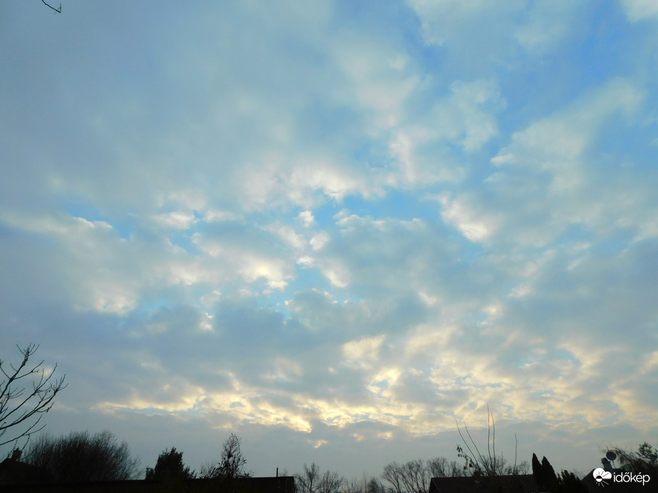 ennek is örültünk