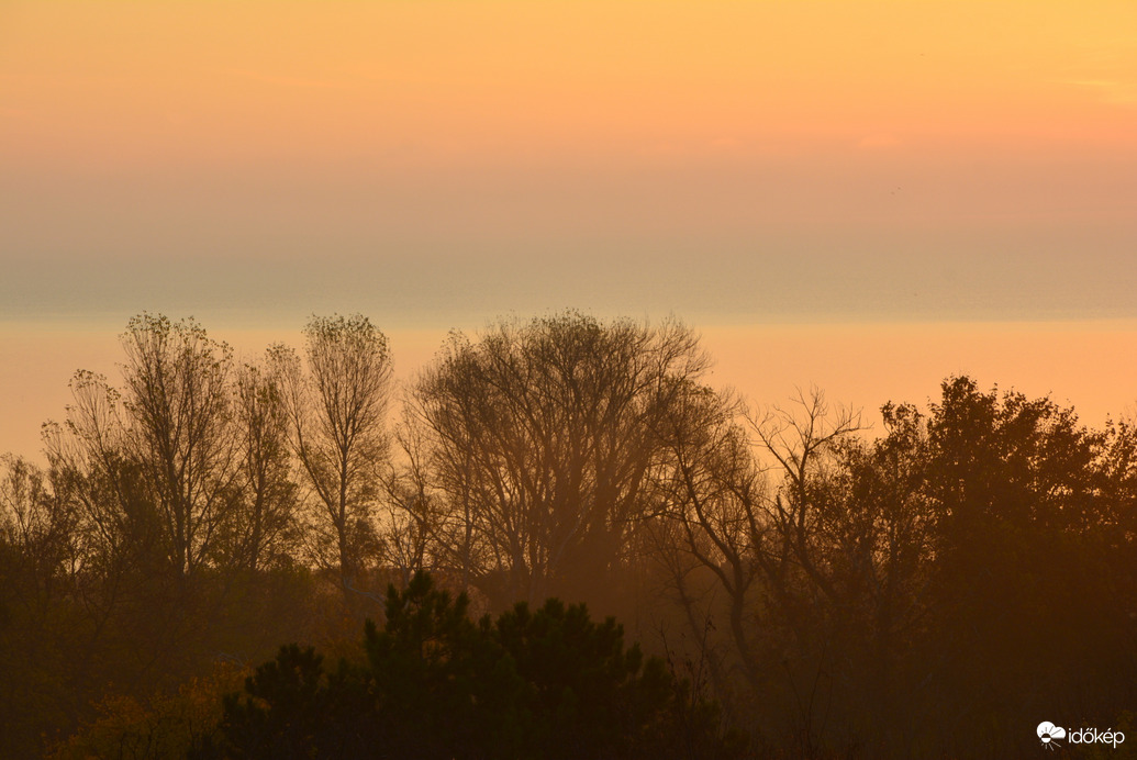 Ködös napkelte Balatongyörökön 11.16.