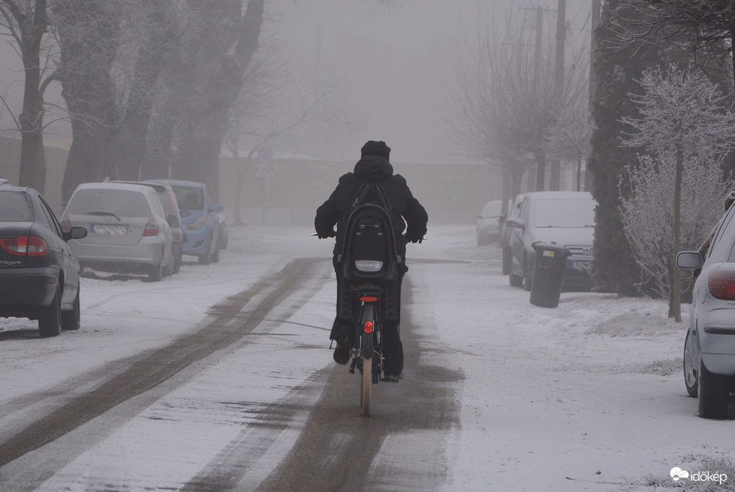 Kerékpáros a ködben 01.15.