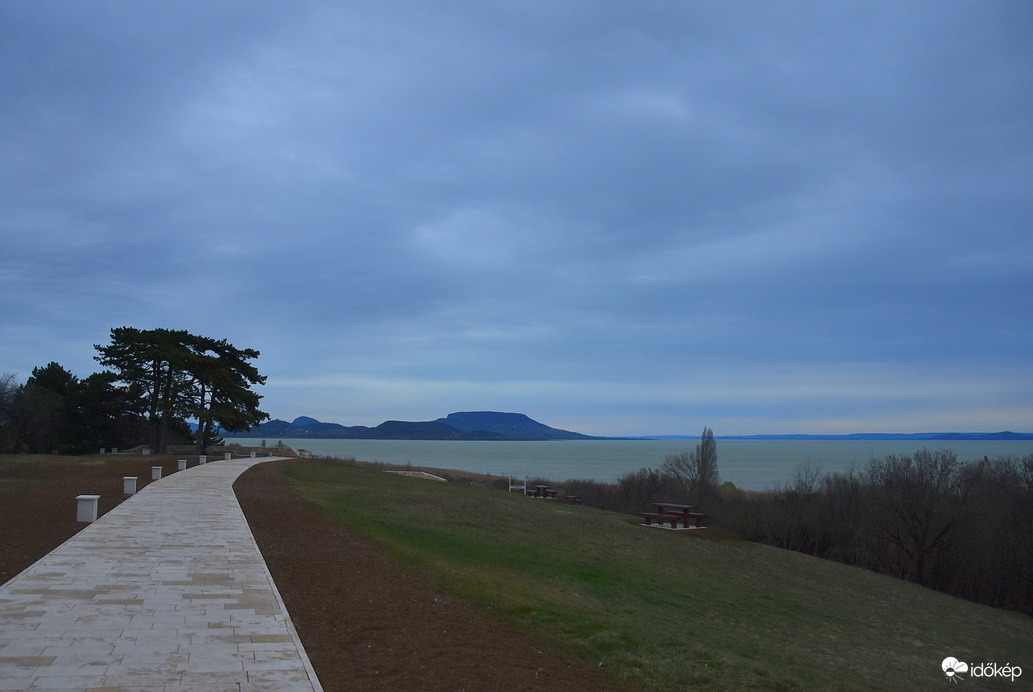 Szeles, borús idő a Balatonon 03.15.