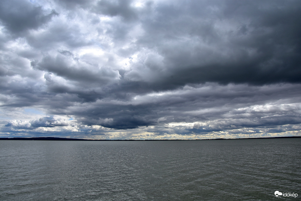 Viharfelhők a Balatonon 04.02.