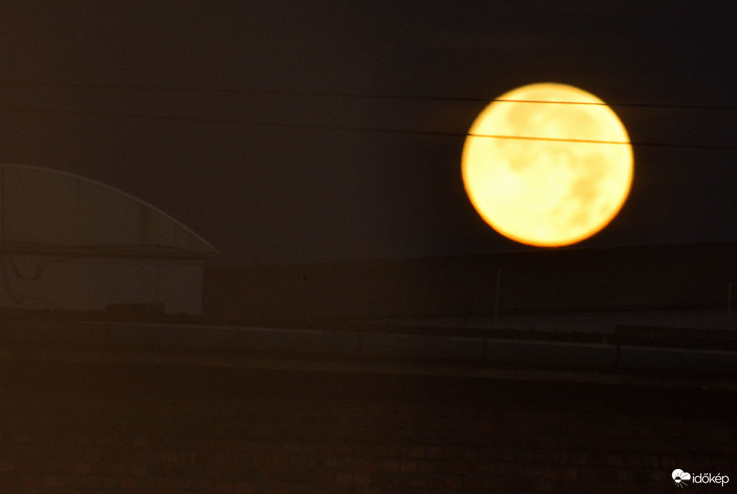 Ma hajnali Telihold 11.05.