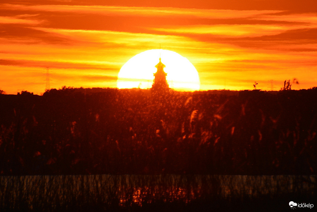 Gyönyörű naplemente a Balatonon 04.27.