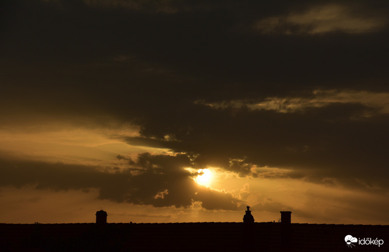 Hajnali eső utáni napkelte 07.14.