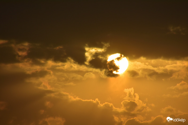 Hajnali eső utáni napkelte 07.14.