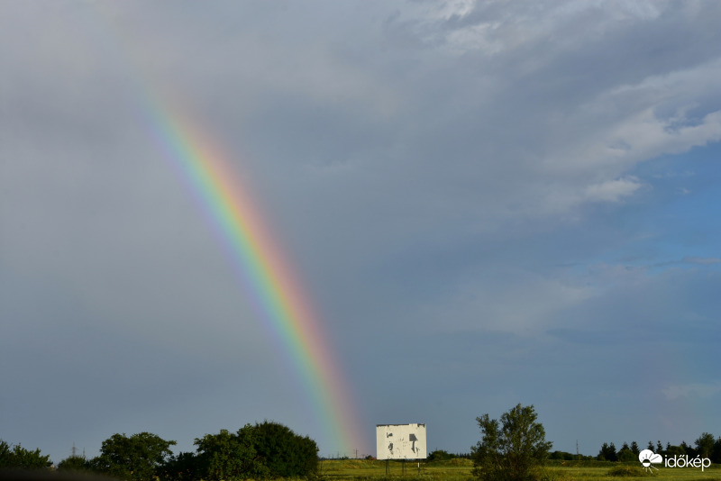 Zivatarok utáni szivárvány 19 óra után 08.01.