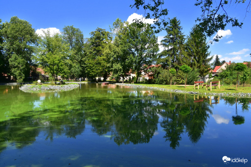 Tükröződés Peresznyei tó 08.07.