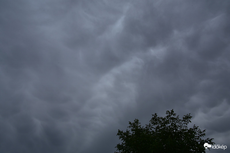 Mammatus felhők Szombathelyen ma 16:25-kor