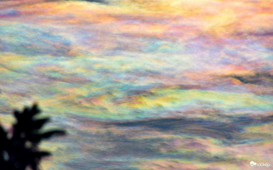 Gyönyörű irizáló felhők ez év utolsó napján Szombathely felett
