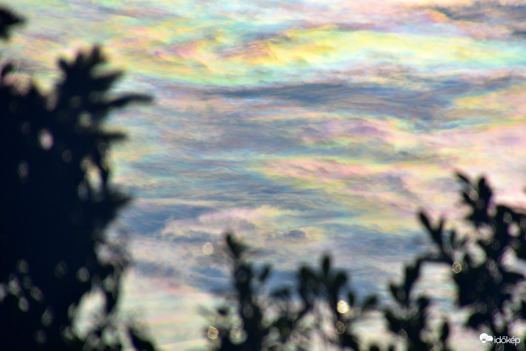 Gyönyörű irizáló felhők ez év utolsó napján Szombathely felett