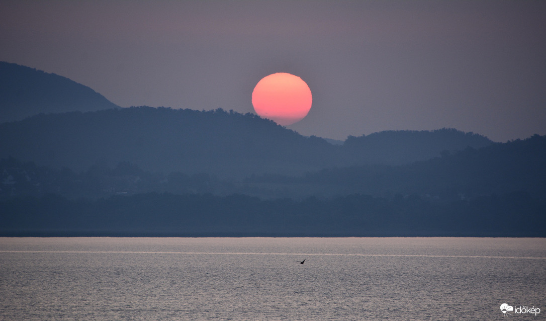 Gyönyörű napkelte Balatongyörökön 05.20.