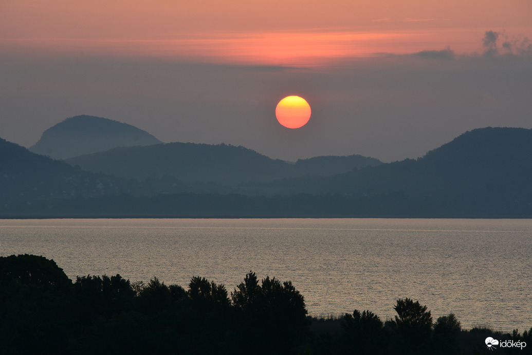 Csodálatos napkelte a Balatonon 05.20.