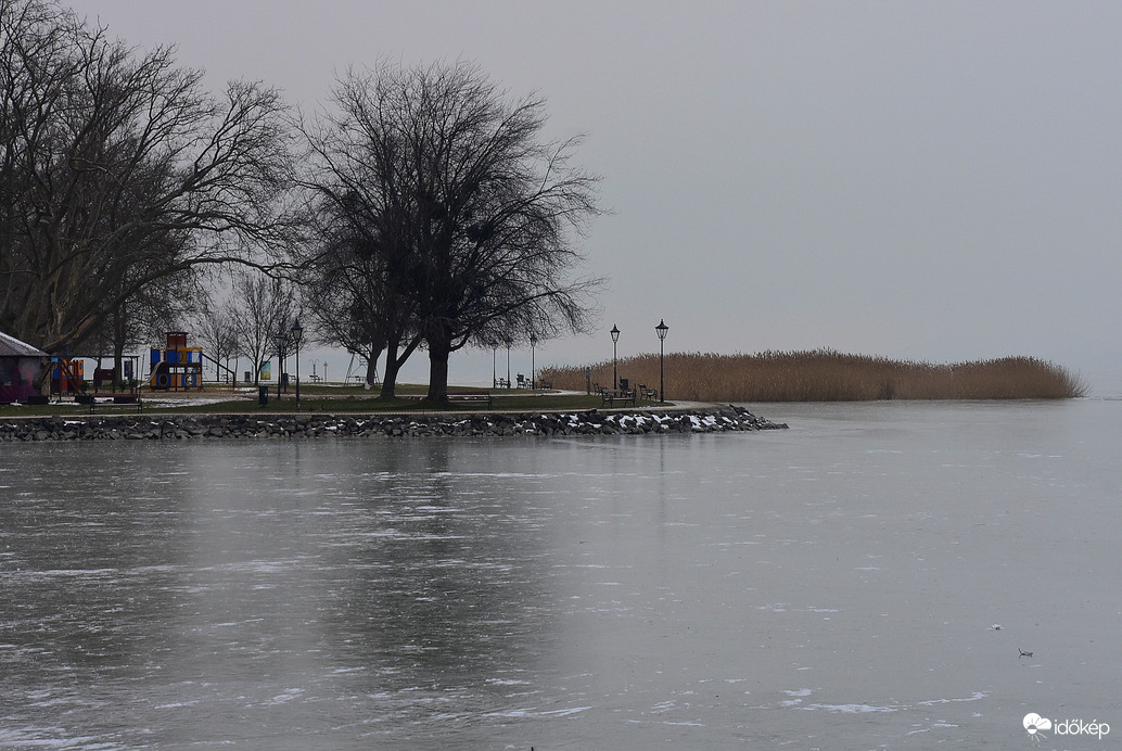 Jégbe zárt Balaton