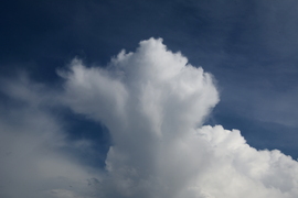 Tornyosuló gomolyfelhők Szombathely felett 06.08.
