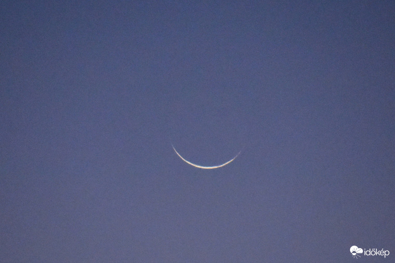 Ma hajnalban a Hold 10.05.