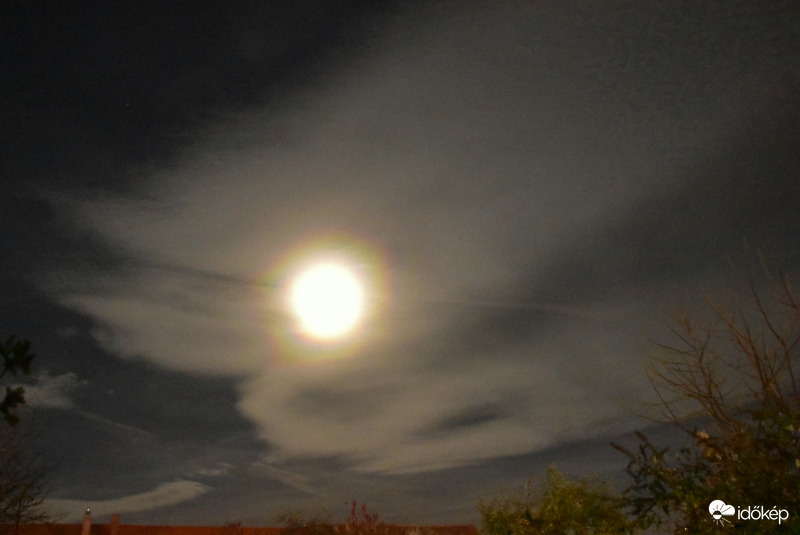 Holdkoszorú ma este Szombathely felett 11.19.