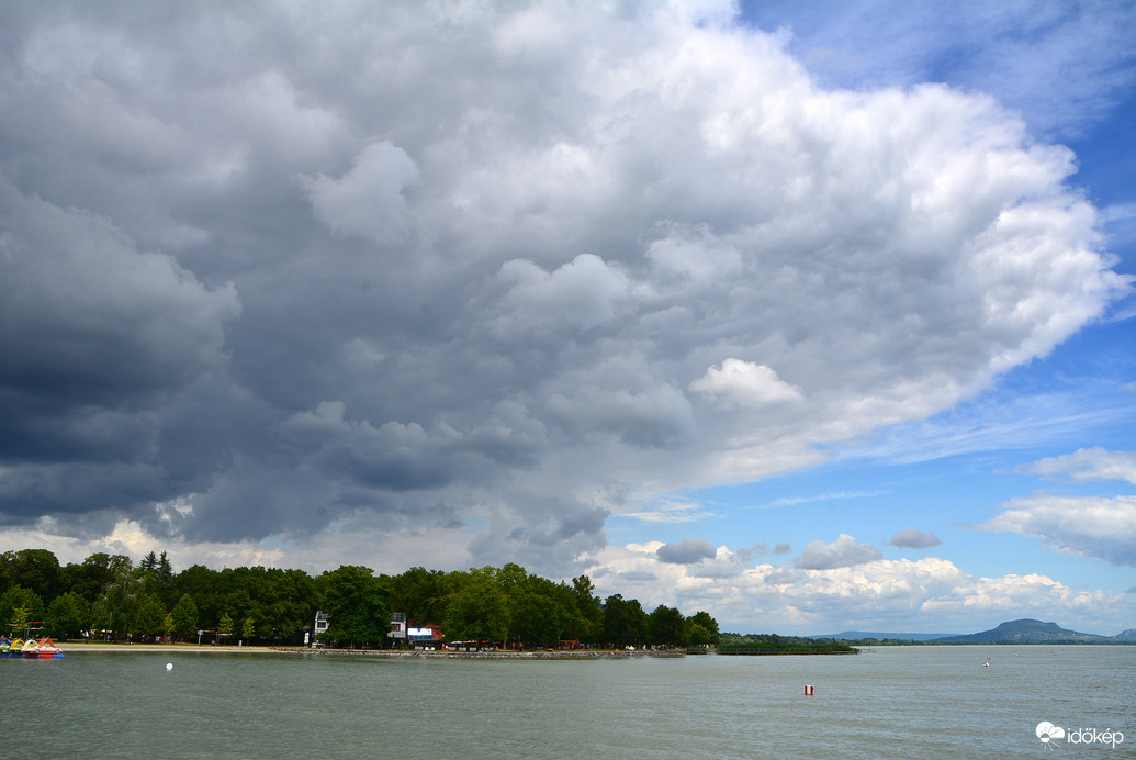 Zivatarfelhők Balatongyörök felett 07.10.
