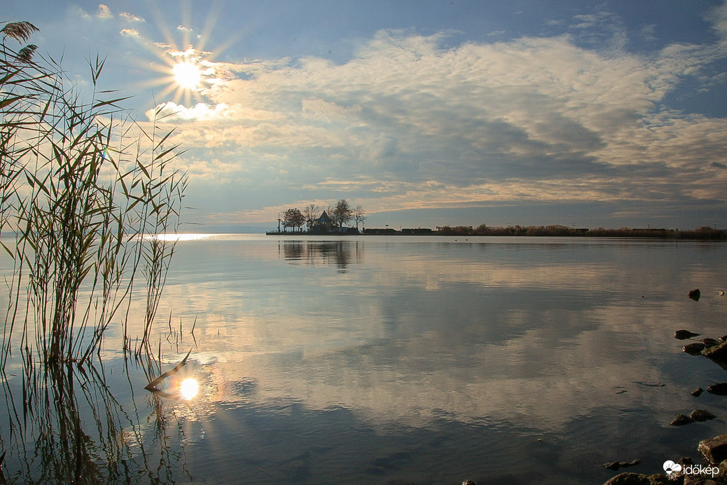 Süt a nap nehogy szomorú légy, ez lehetne százszor is rosszabb…