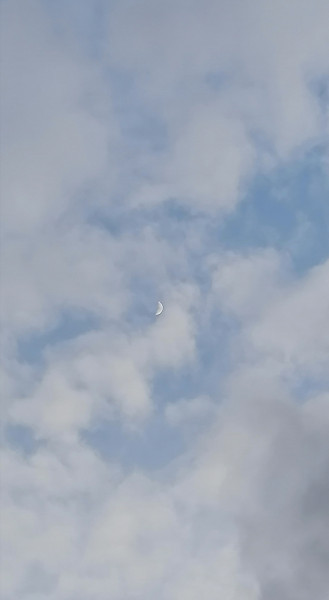 Felhők küzül kukucskáló...