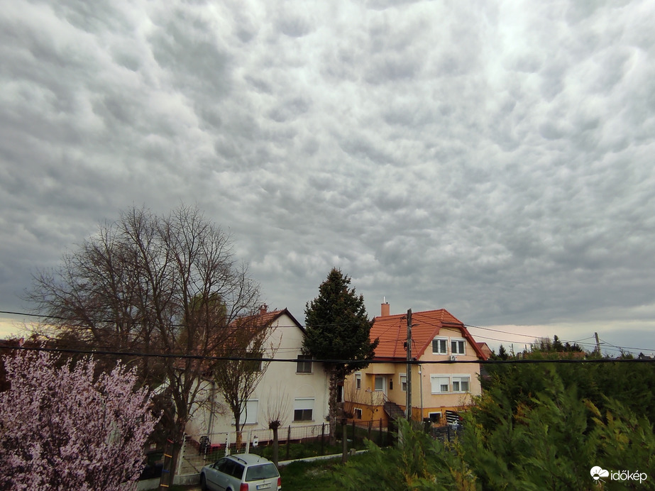 Tegnapi mammatus felhők