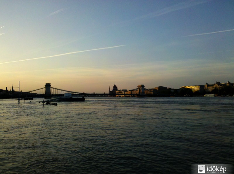 Parlament, naplemente, árvíz