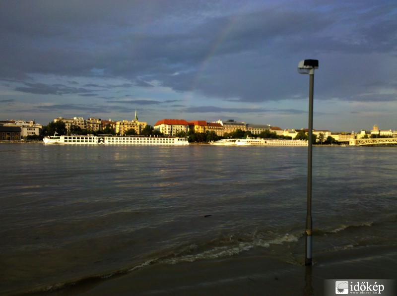 Budapest árvíz szivárvánnyal