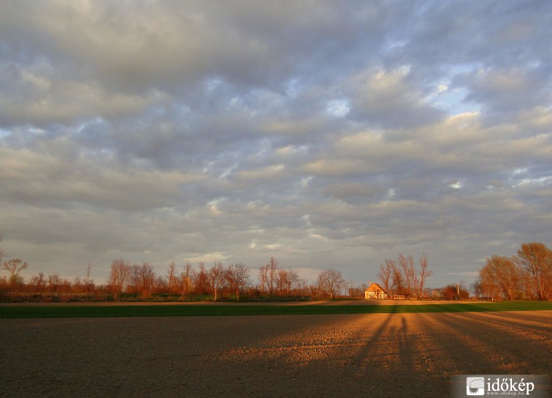 Bátya, 18:55
