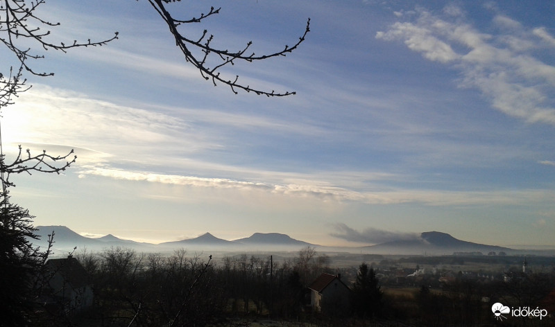 Oszlanak már a felhők