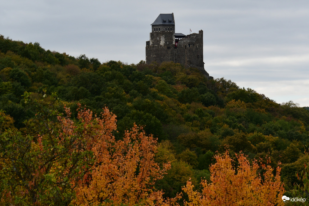 Hollókő vára ősszel
